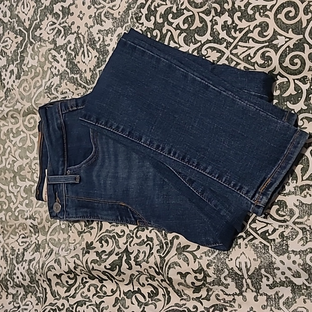 Levi's High Rise Distressed Skinny Jeans